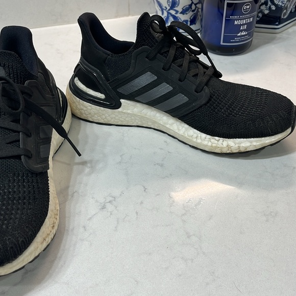 Women’s Adidas Ultraboost - Picture 3 of 7